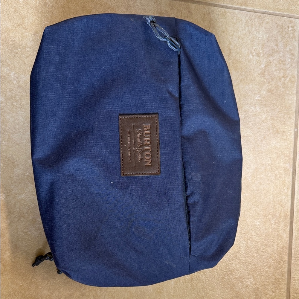 Burton Dark Blue and green hanging Toiletry Bag